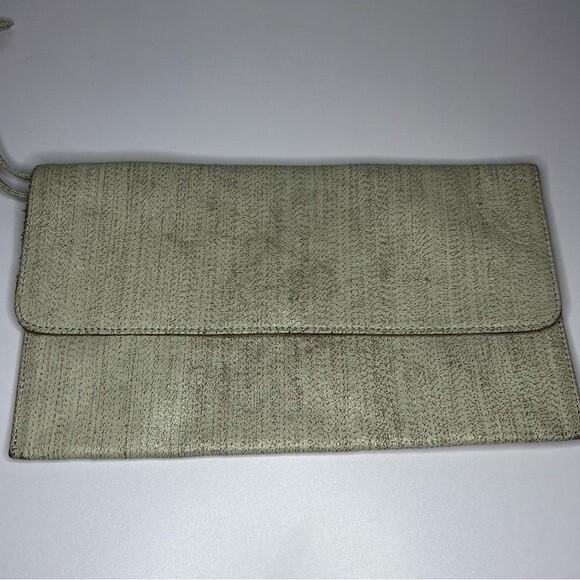 m0851 Cream Leather Envelope Snap Close Clutch/Wristlet - Picture 4 of 11